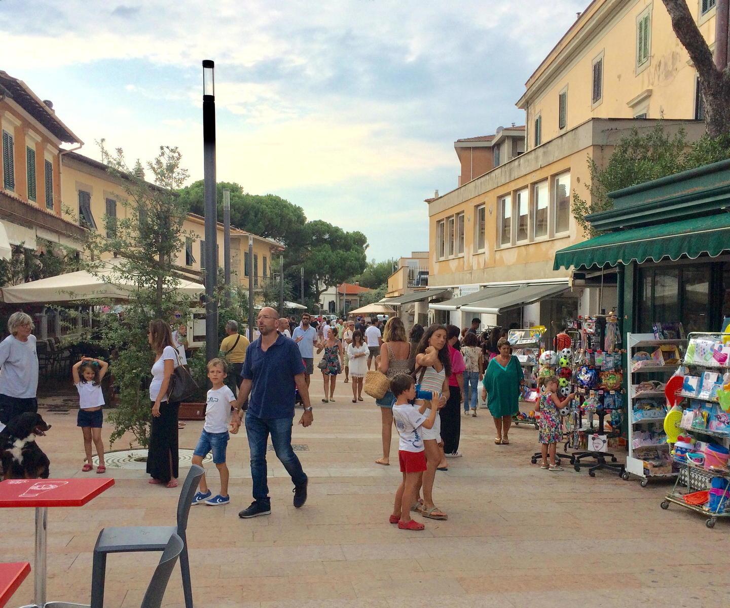 Torna lo Sbaracco a Castiglioncello, ecco i super sconti nei negozi del centro 