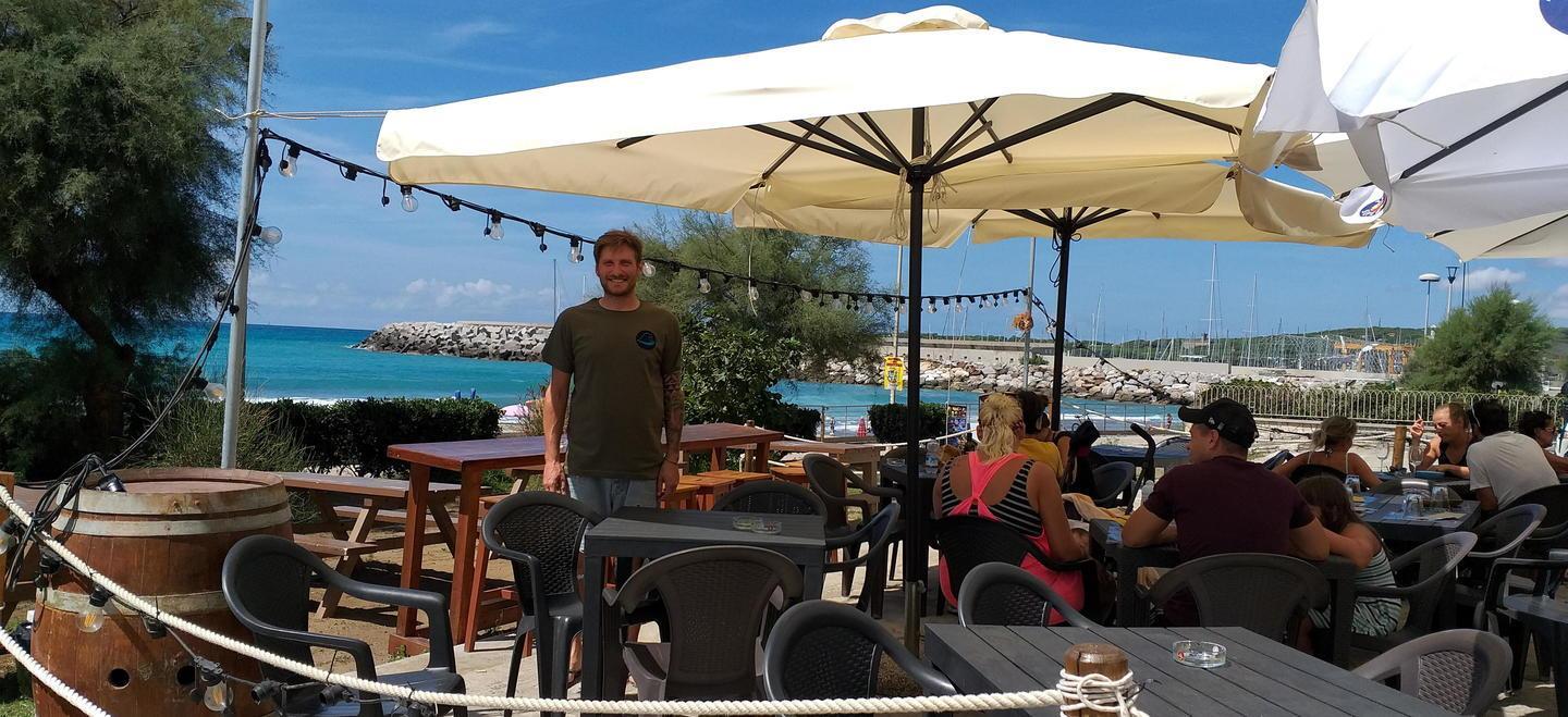 Dopo i mesi di lockdown investe nel lungomare di Rosignano e fonda “Il Ciringhito” 