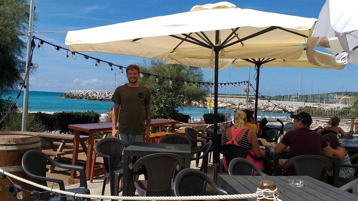 Dopo i mesi di lockdown investe nel lungomare di Rosignano e fonda “Il Ciringhito”