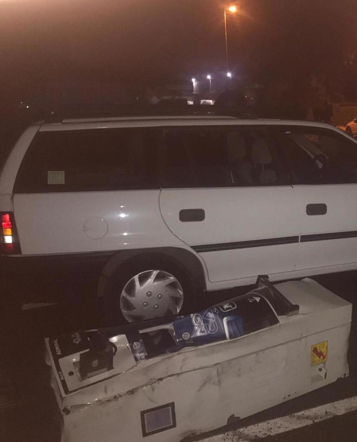 Auto rubata e scambia-soldi ritrovate in un parcheggio 