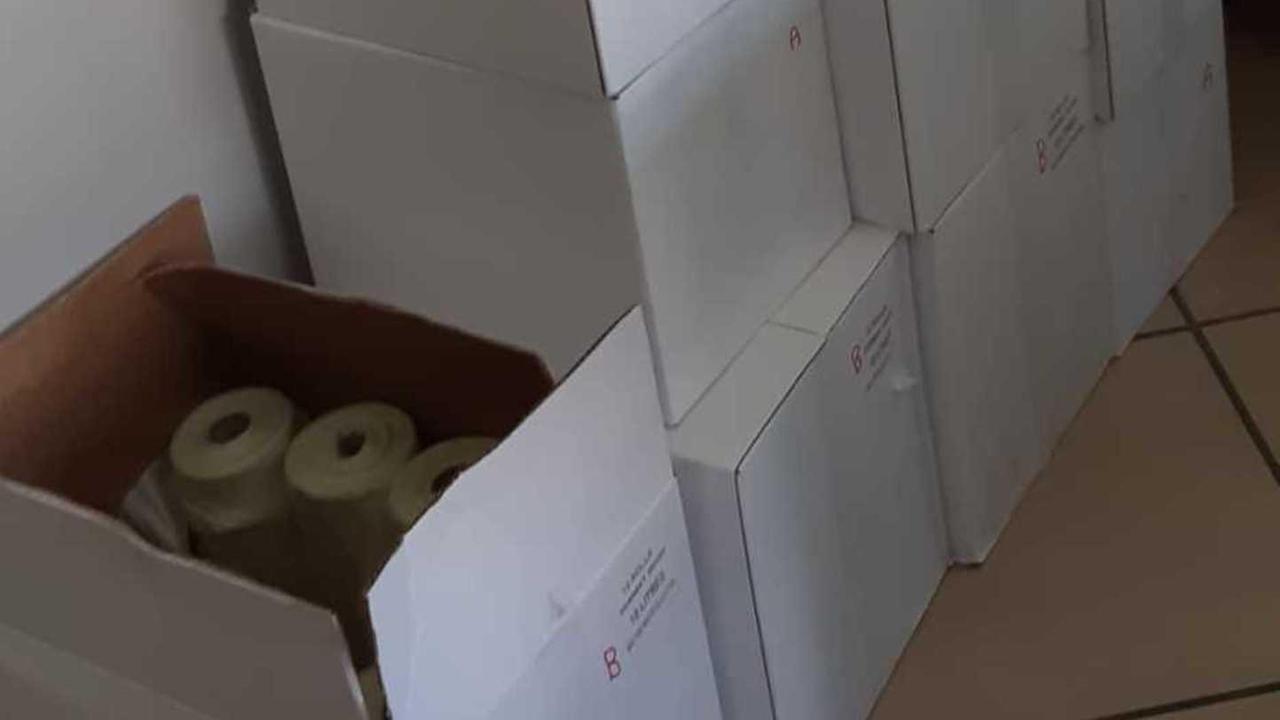 Sacchetti irregolari sequestrati al mercato settimanale di Massa