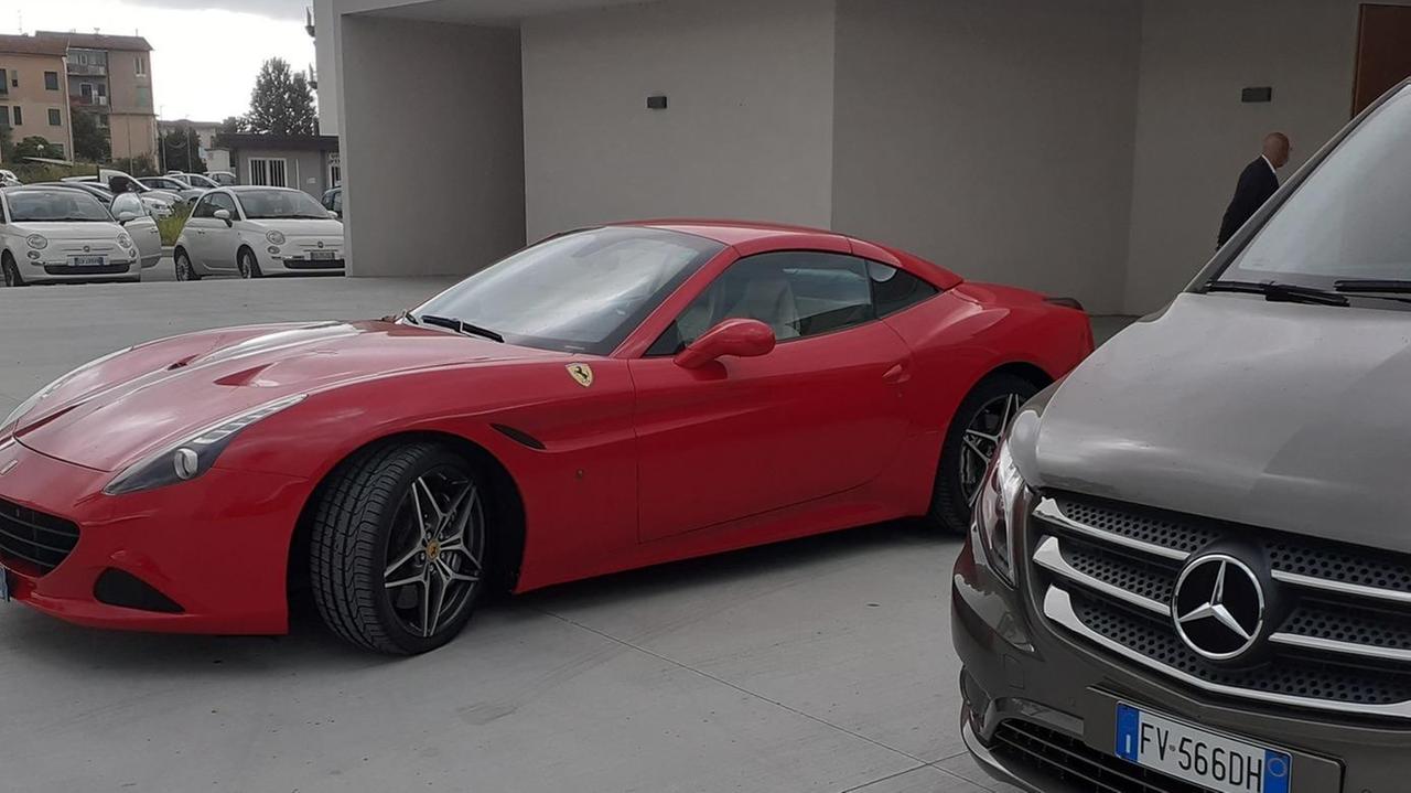 Le ceneri di Santino a bordo della Ferrari