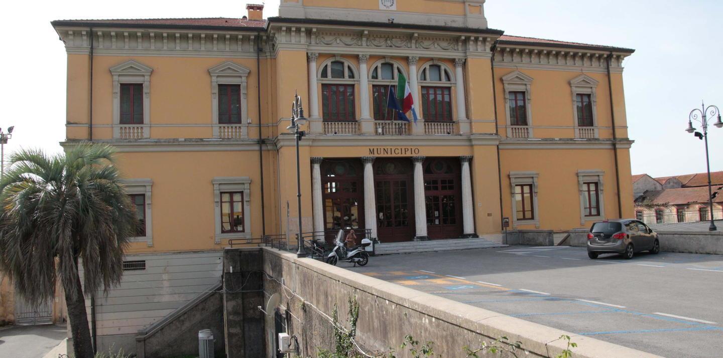 L’ufficio anagrafe replica alle proteste «Nessun disservizio» 
