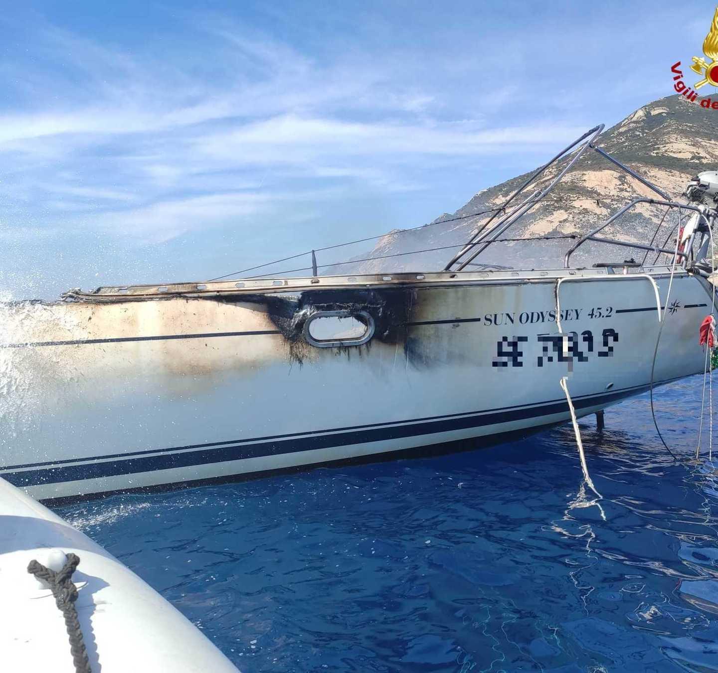«Abbiamo visto il fumo nero, così ci siamo buttati in acqua» 
