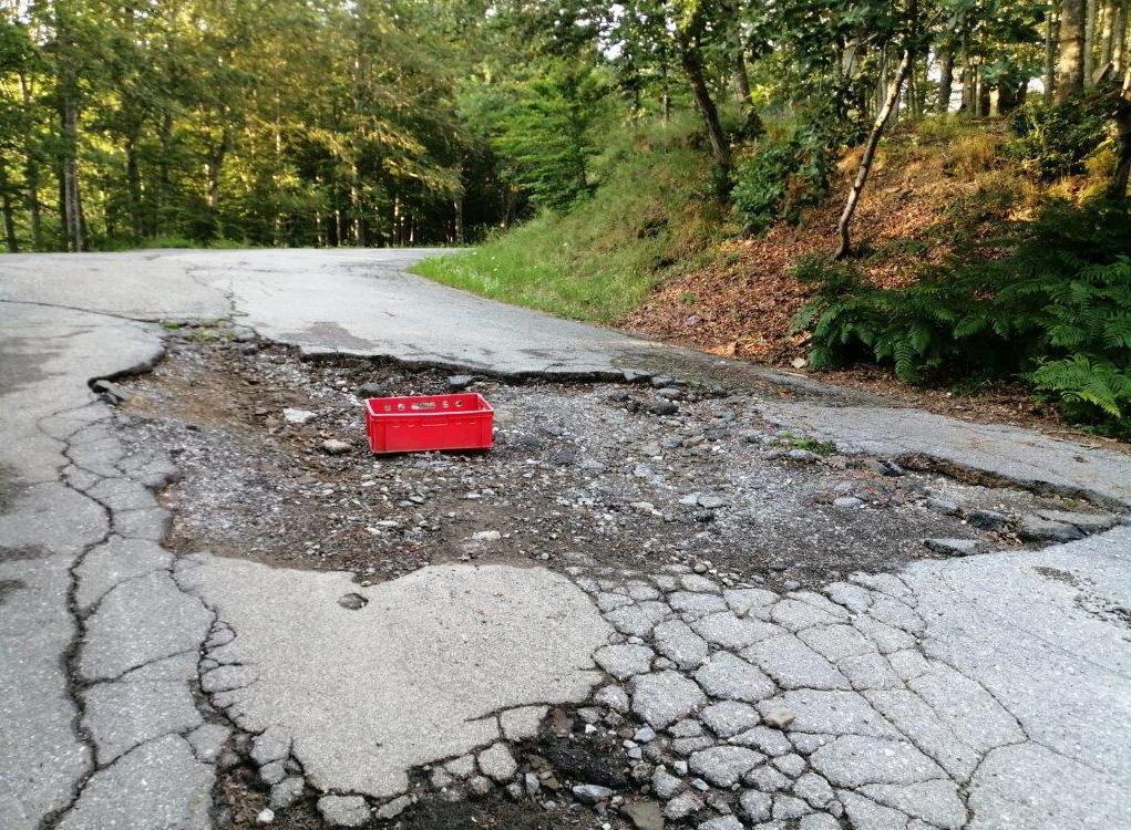 «Abbandonati dal Comune Parco delle Stelle e museo E la strada è un colabrodo» 