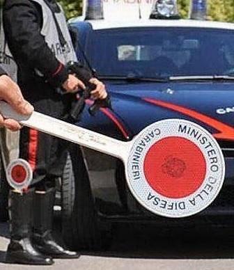 Aggredisce ristoratore appena sceso dall’auto e finisce in manette