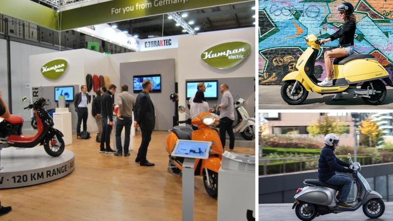 Lo stand della Kumpan Electric a Eicma 2018; nelle foto piccole lo scooter 1954 Ri S della società tedesca (sopra) e la Vespa Elettrica