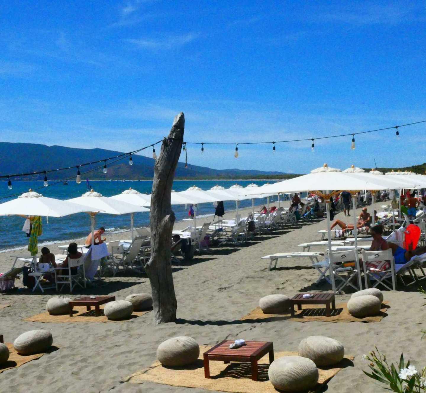 Festa in spiaggia: «Zero informazioni» 