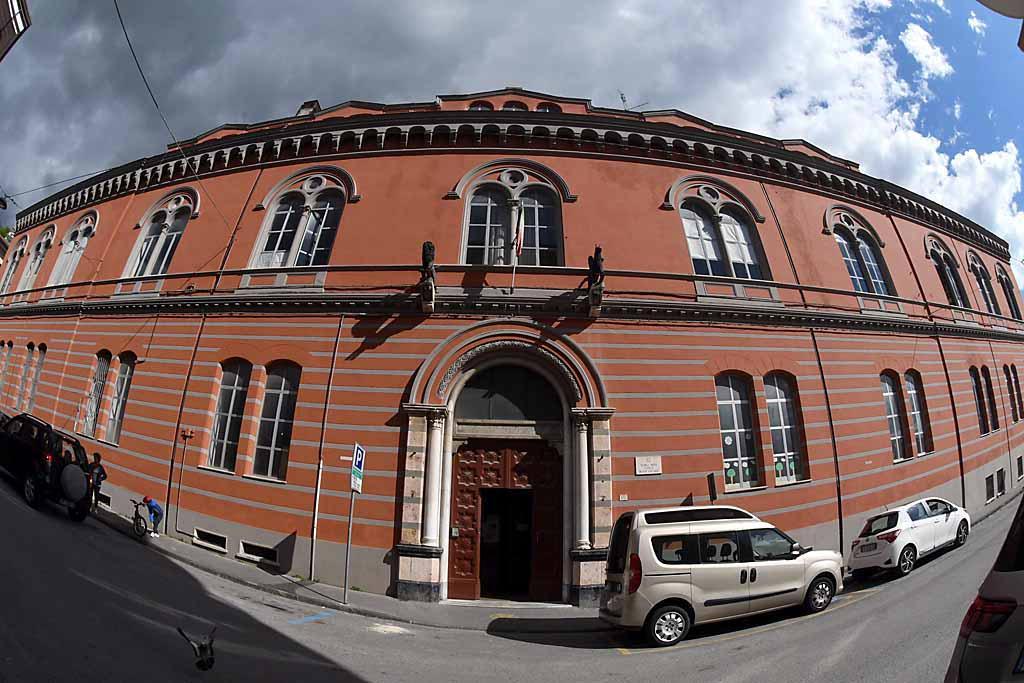 L’esterno della Media Carducci