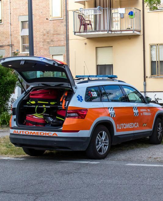 Ferrara. Rompe in casa la porta a vetri: bimbo di 8 anni resta ferito