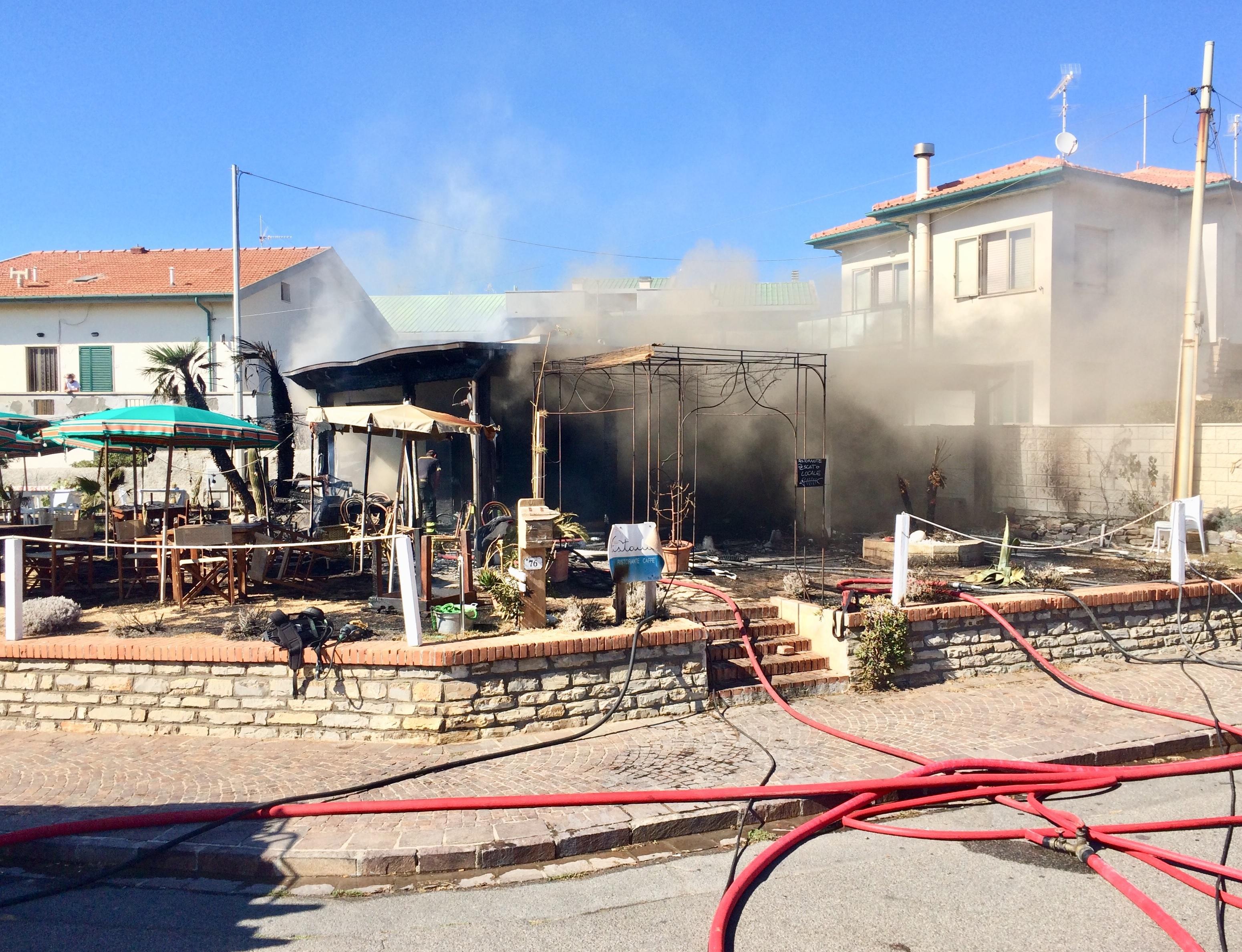 Il ristorante andato a fuoco a Rosignano