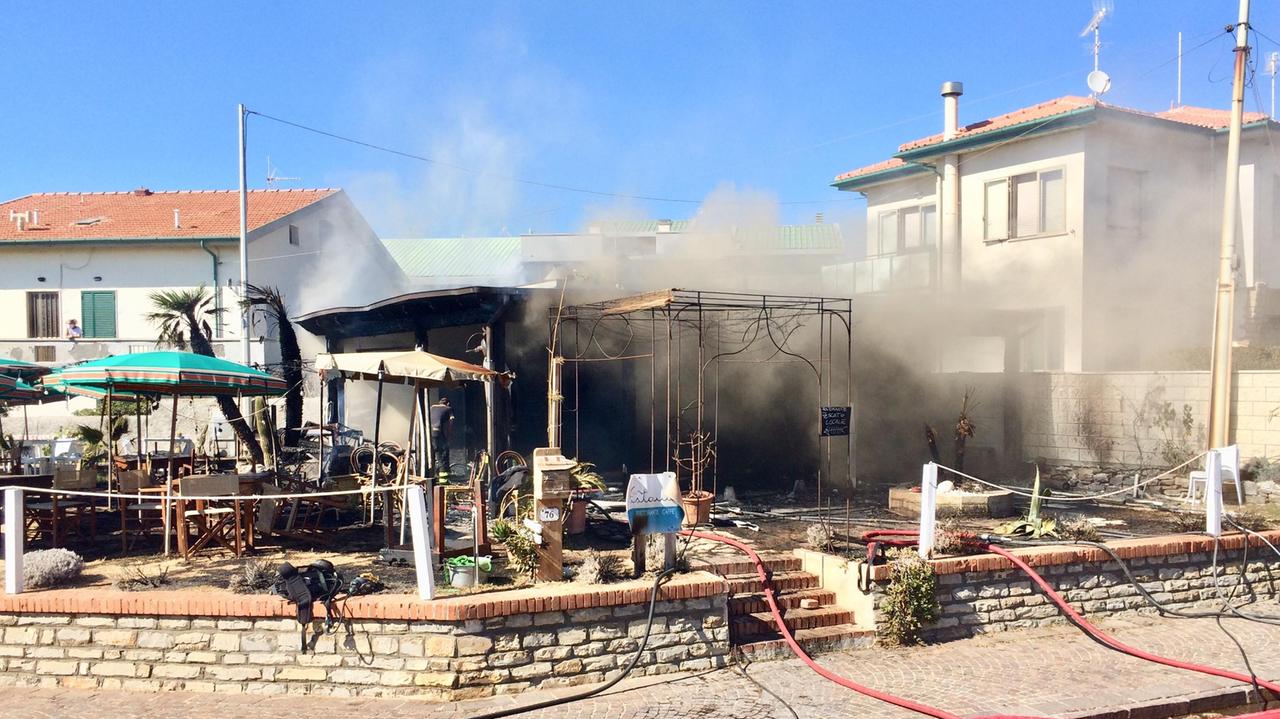 Il ristorante andato a fuoco a Rosignano
