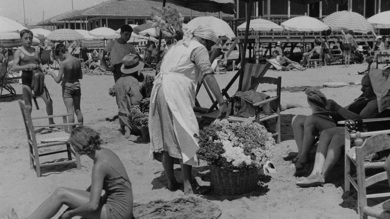 Sulla spiaggia un secolo fa come ai giorni d’oggi