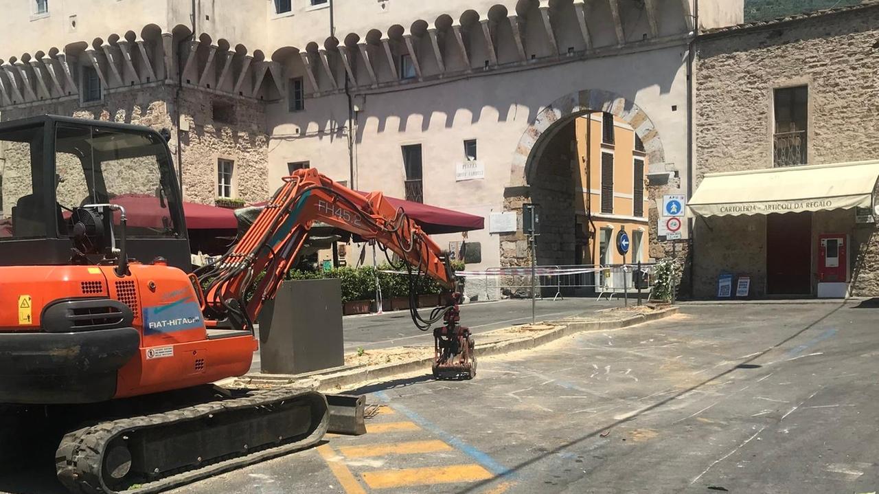 Piazza Carducci sarà pronta a primavera ma è già polemica