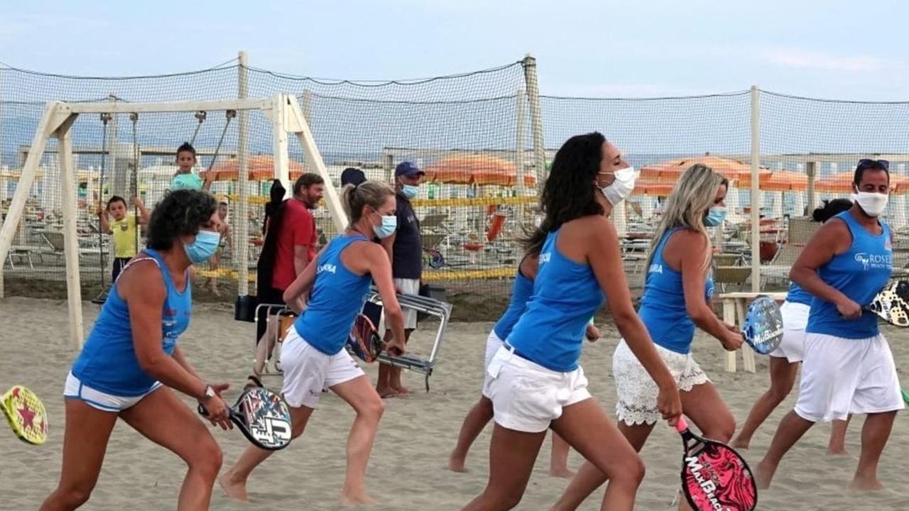 Flash mob con la mascherina «Stare insieme, sicuri, si può»
