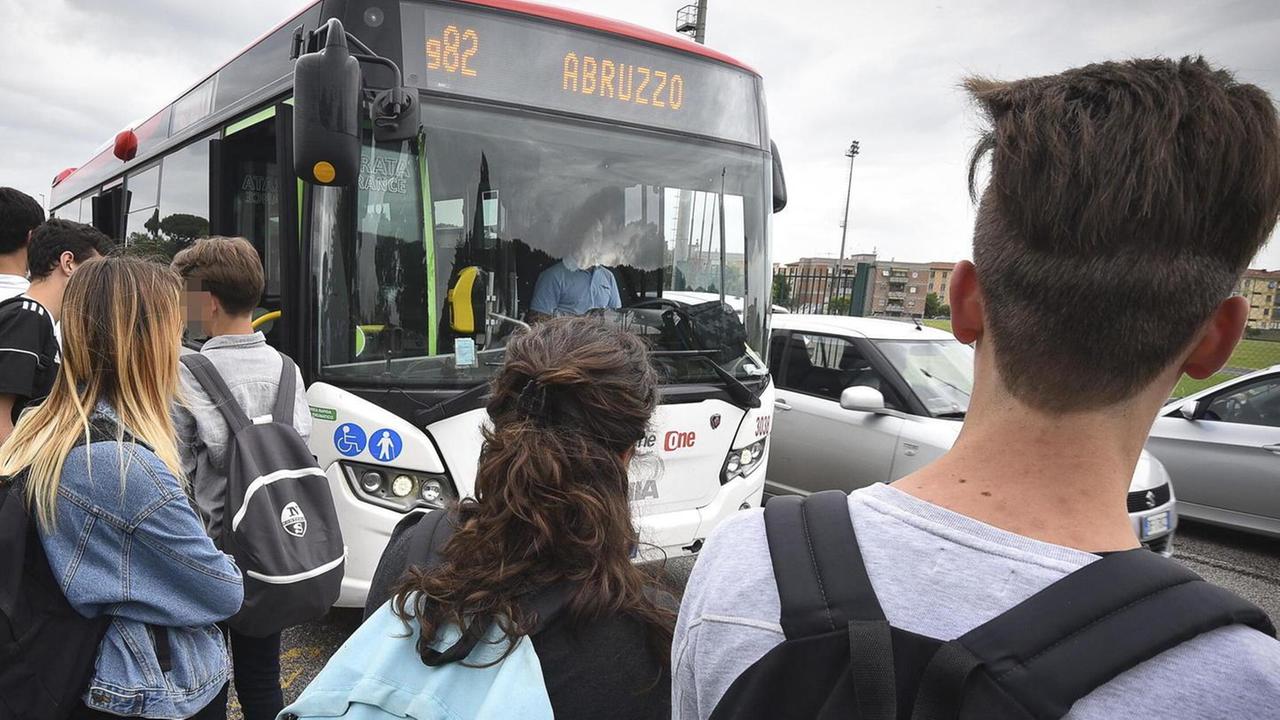 Bus e norme anti-Covid Resteranno a piedi centinaia di studenti