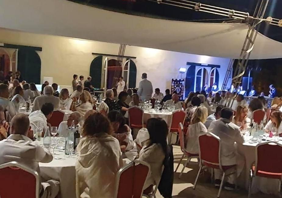 Sulla terrazza dei Pancaldi cena in bianco per Pediatria 