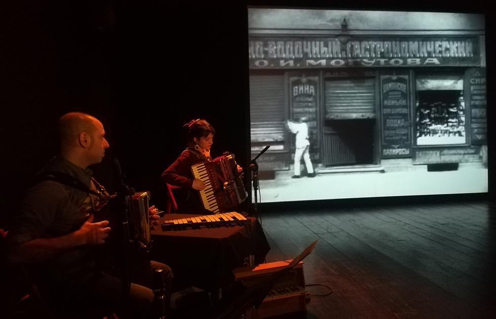 Una colonna sonora live reinventata dal Duo Baguette 
