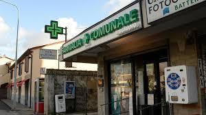  Minaccia la farmacista con un coltello e rapina l’incasso: via 800 euro 