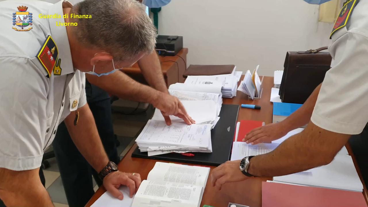 Fatture false per 600mila euro, dodici denunciati