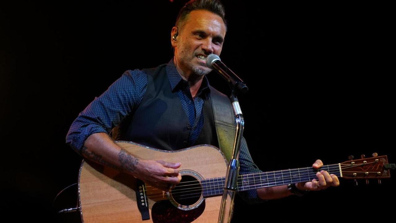 Una voce e la chitarra, a Forte il Nek più intimo