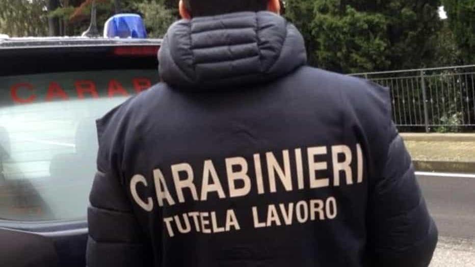 Sospensione dell'attività per 5 giorni e multa da 7.000 euro a un artigiano tessile