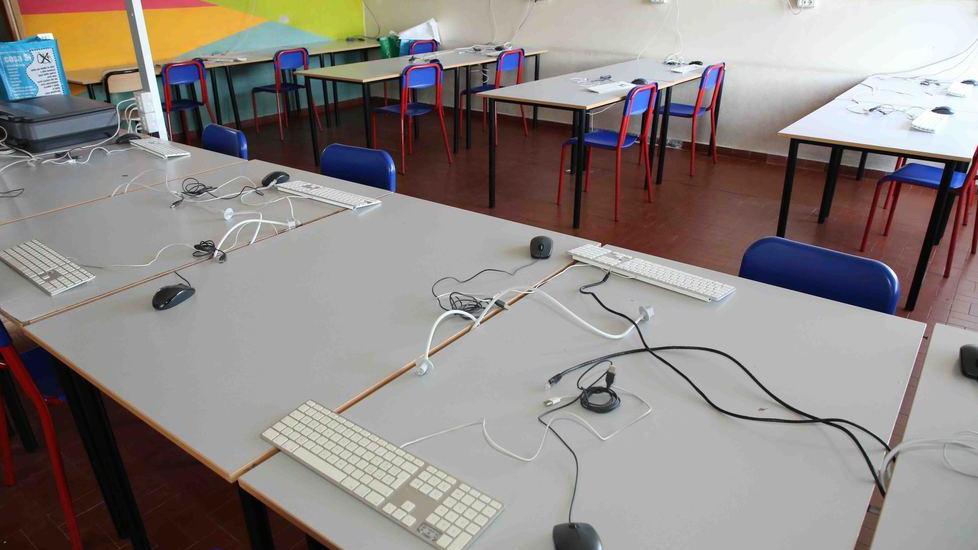 Raid notturno all’Istituto Bus Pascal. Rubati gli iMac del laboratorio di grafica