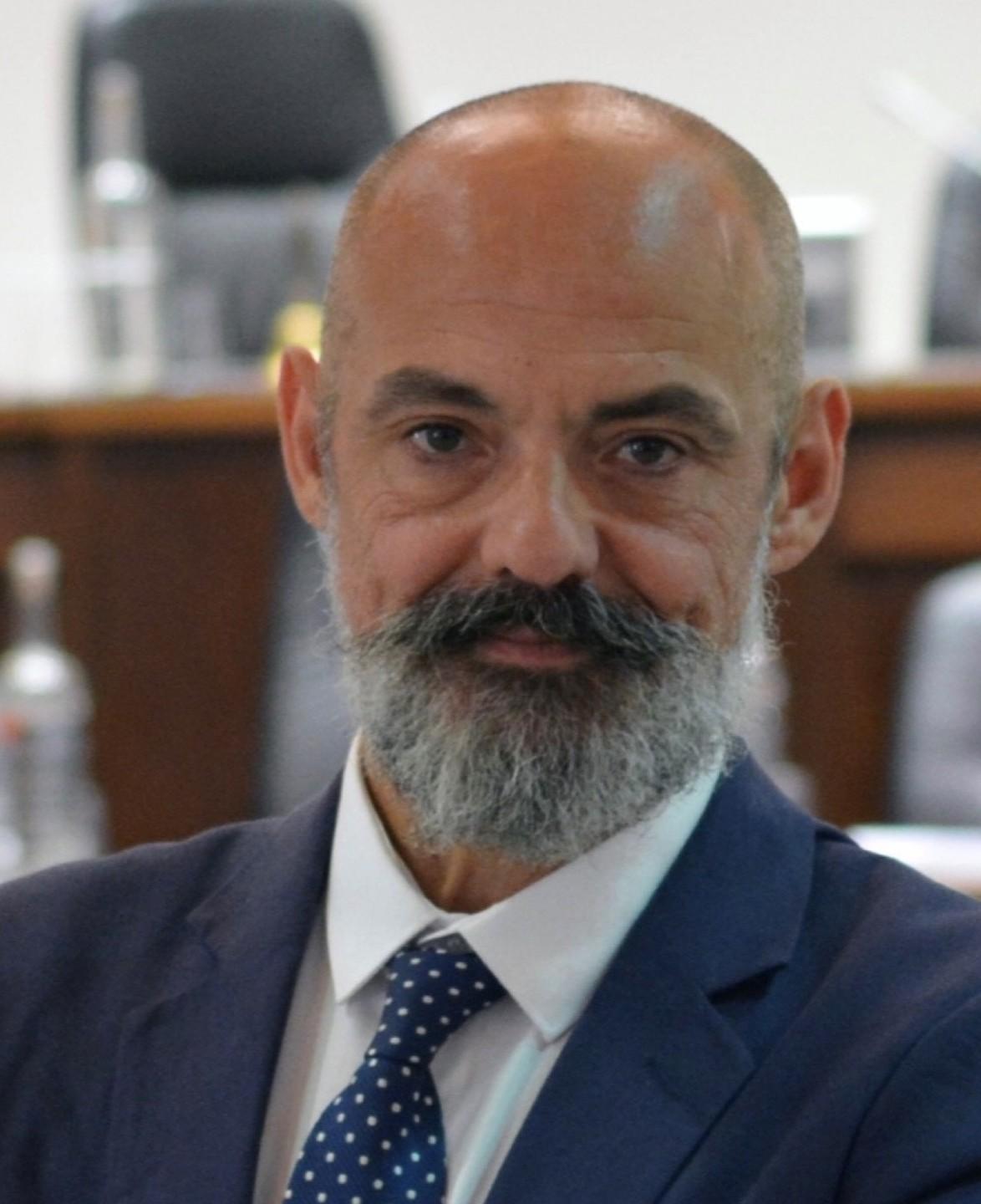 «No alla politica da bar, bisogna trovare soluzioni»