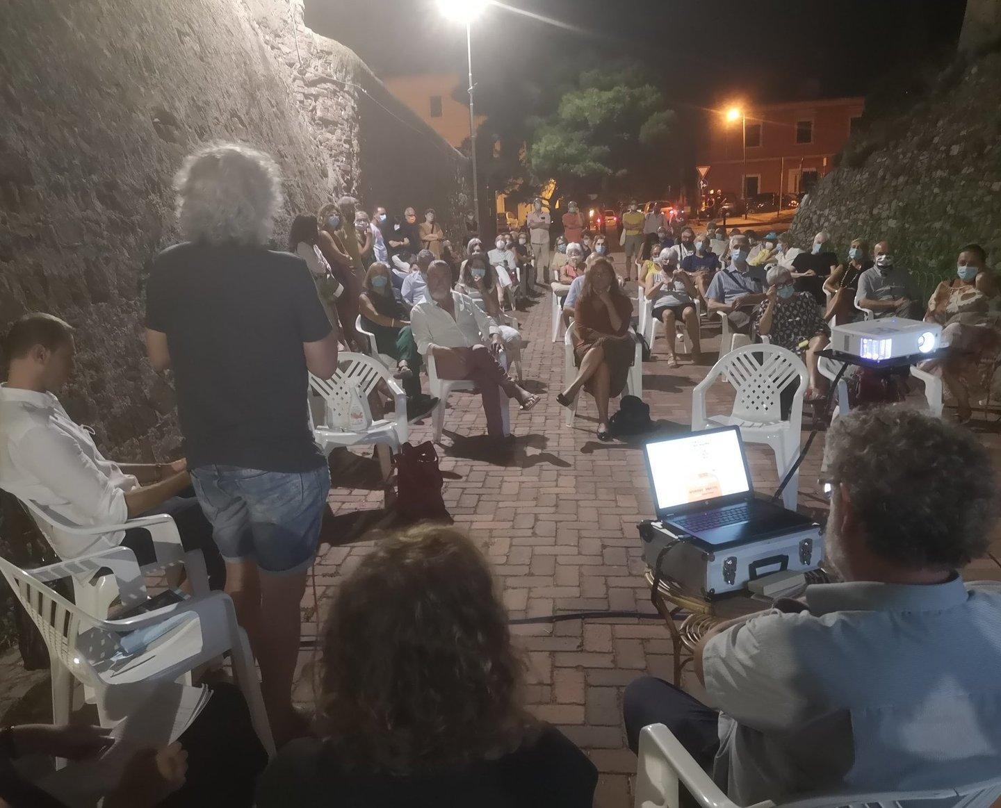 Il Manifesto dei 20 convince, in tanti al Belvedere Elisa nell’esordio pubblico 