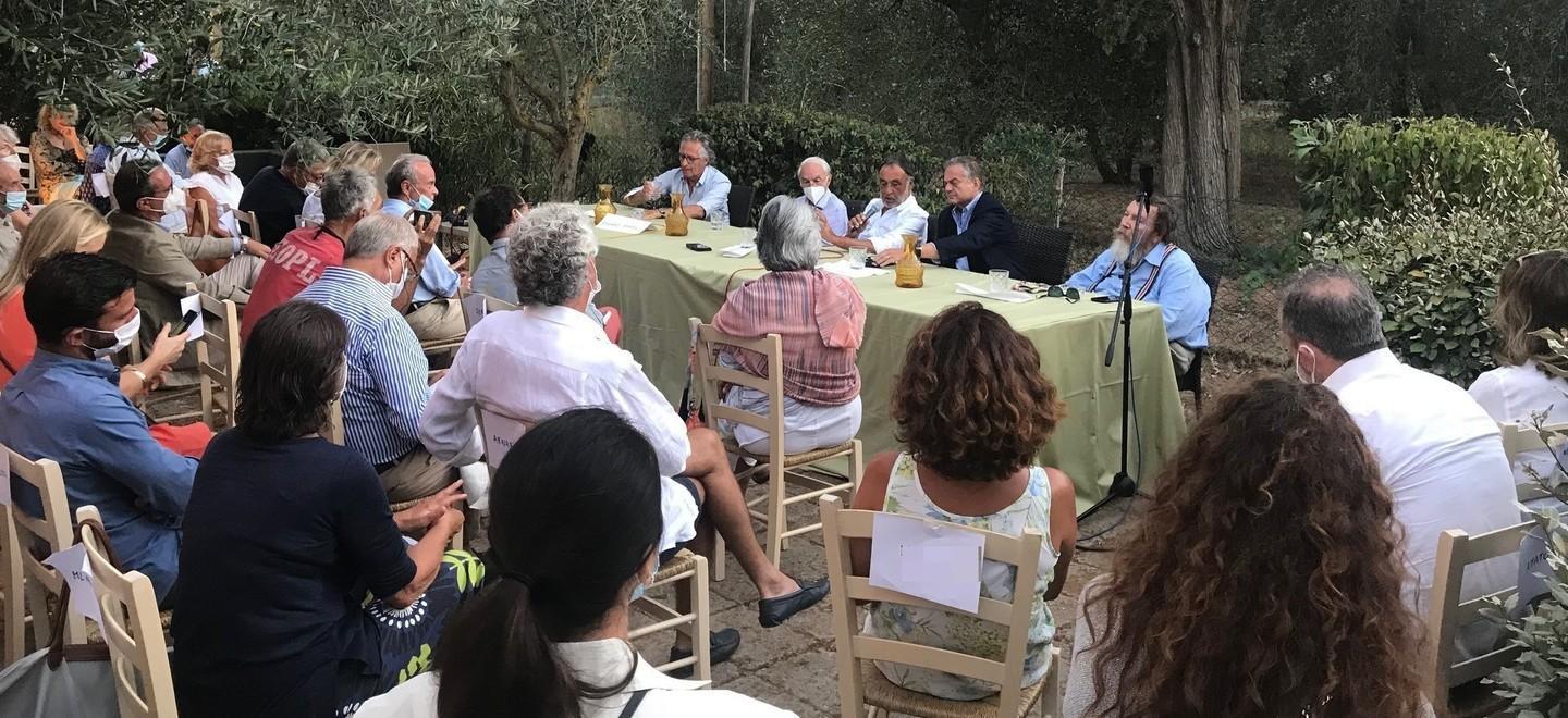  Banchiere o anche politico? L’enigma Mario Draghi sotto gli ulivi di Polverosa