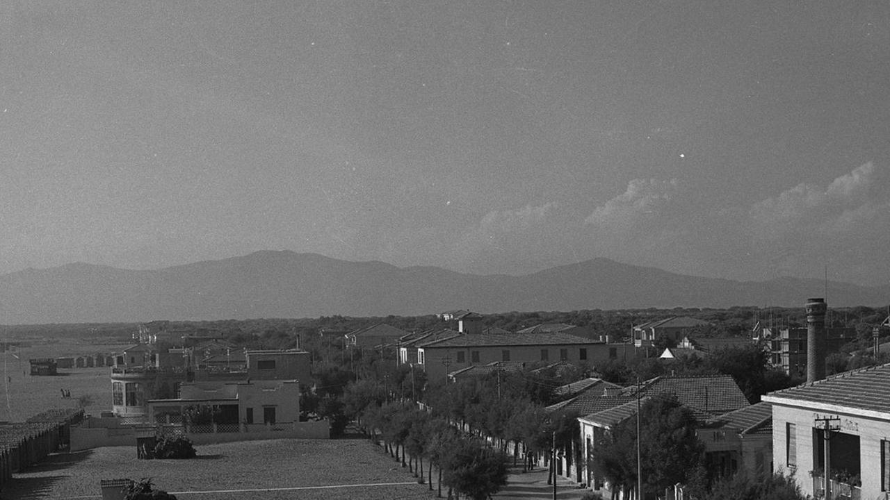 “Maremma com’era” La spiaggia negli anni ‘50 e martedì la nuova tappa