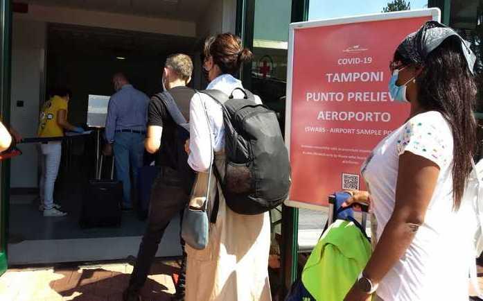 Tamponi all'aeroporto di Bologna