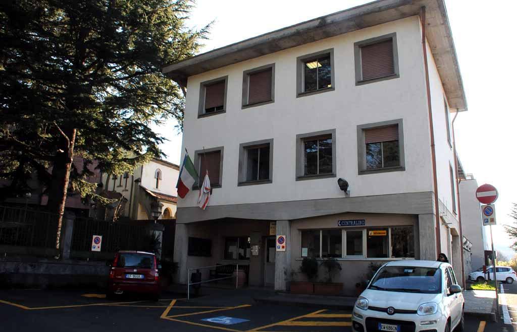 La denuncia all'ospedale di Fivizzano: «Paziente grave, ma c’è soltanto un anestesista» 