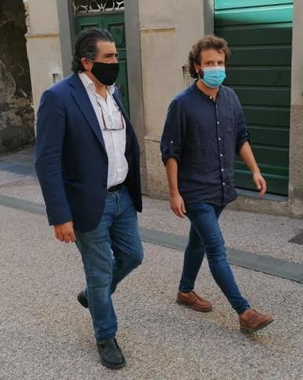 «Qui non entrano i comunisti»: e il negoziante caccia il direttore d'orchestra candidato