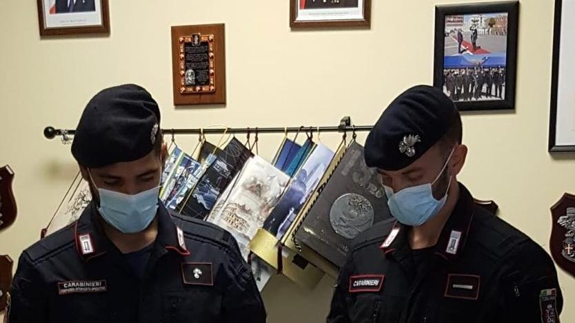I soldi e la droga sequestrati al 18enne tunisino fermato in piazza Garibaldi