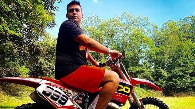 Morto a 18 anni, brindisi di compleanno per ricordarlo