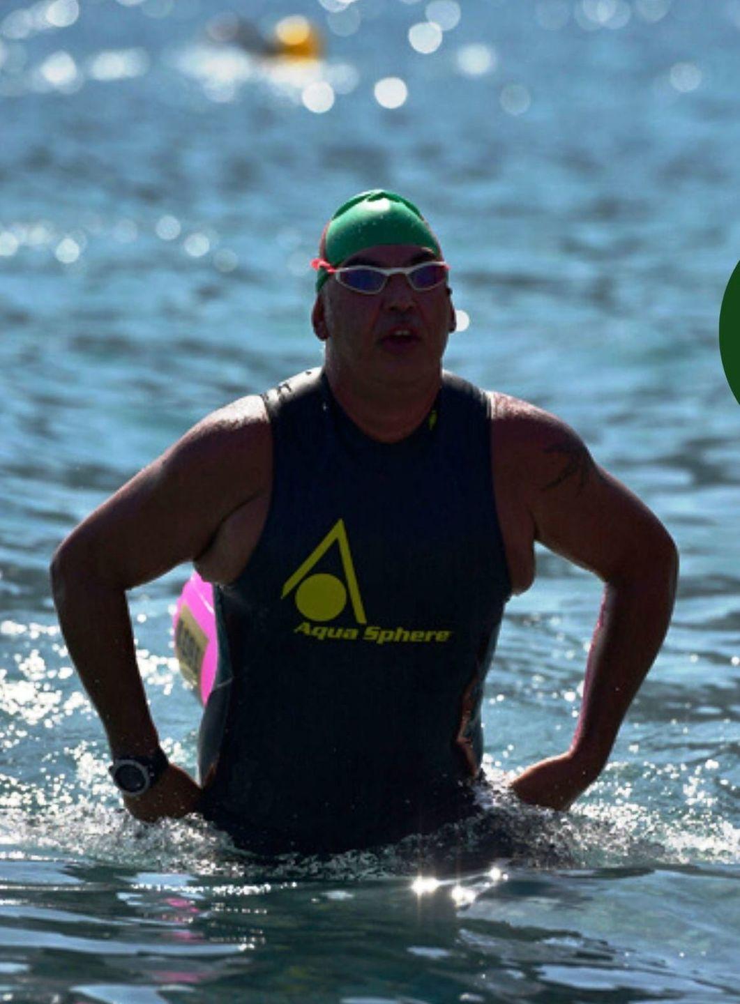 Thomas, 26 km a nuoto intorno all’isola del Giglio a favore del Dynamo Camp