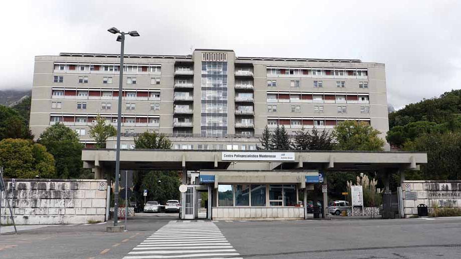 Una segretaria per due reparti E all’ex monoblocco è caos
