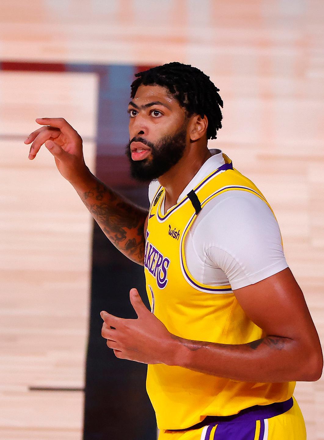 Davis è un uragano e i Lakers pareggiano Gallinari brillante ma Houston va 2-0