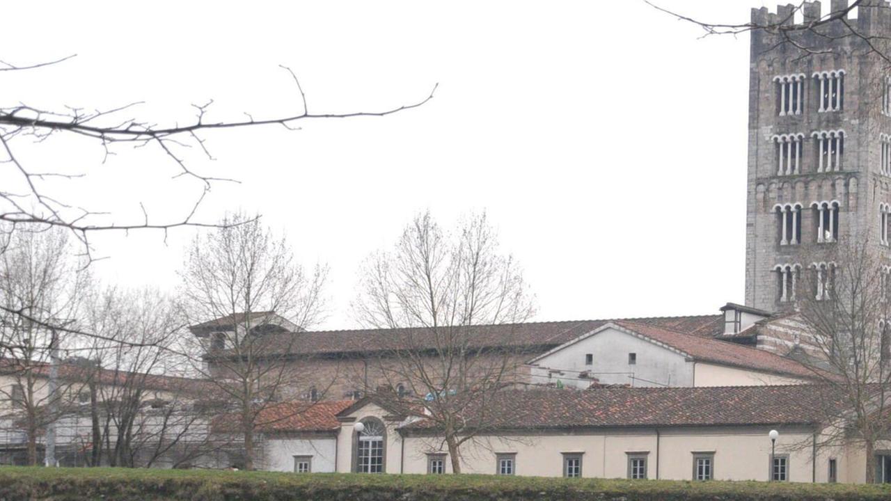 Turista veneto ventenne si sporge dal parapetto e cade dalle Mura