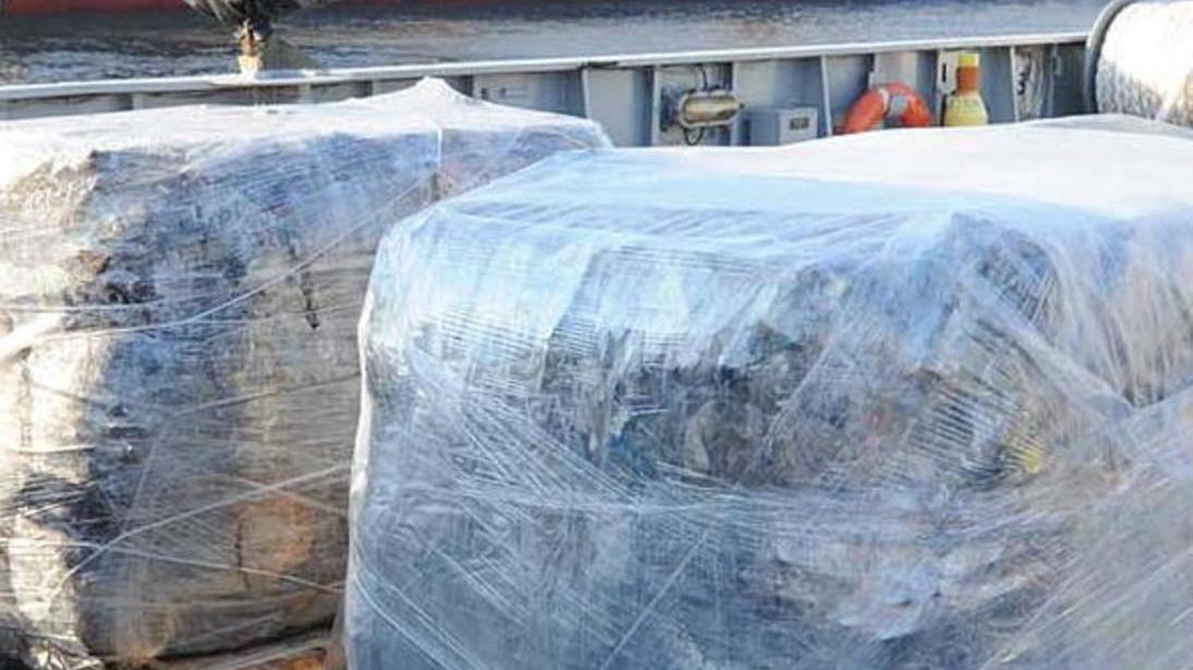 Altre due ecoballe recuperate nel golfo