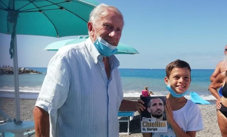Al bagno Olimpia la Curva sud premia il piccolo Riccardo