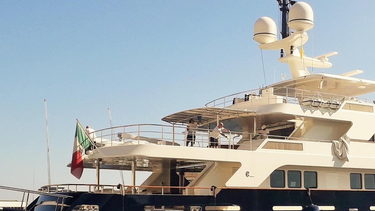 Un caso lo yacht di Bulgari «Nessuna quarantena»