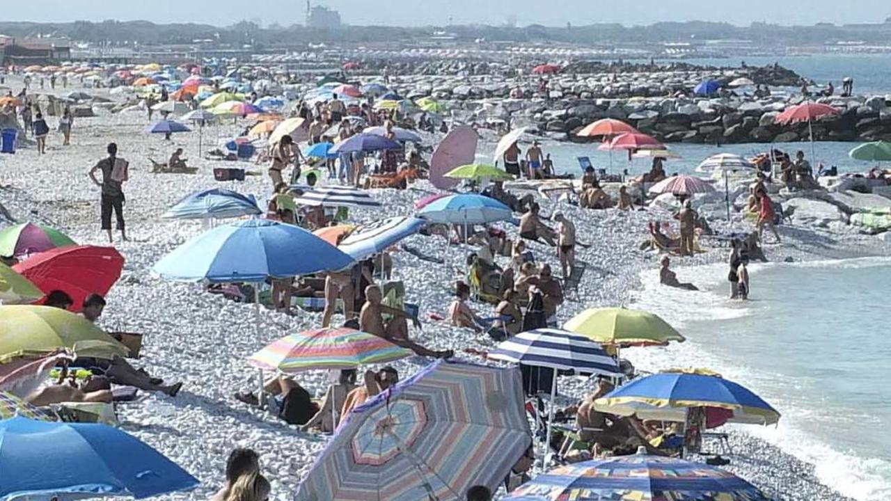 Fine agosto col segno più sul litorale pisano