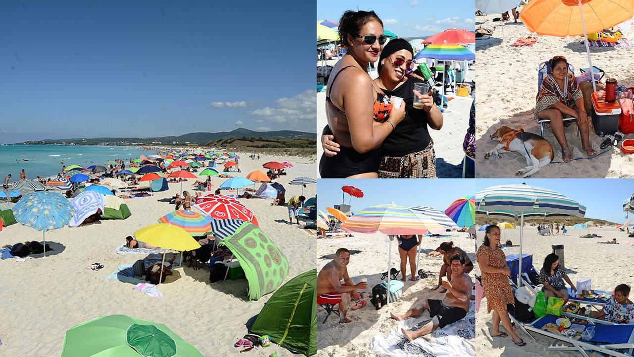 A sinistra una visuale delle Spiagge Bianche, a destra alcuni turisti sudamericani e filippini al mare domenica mattina (fotoservizio Michele Falorni/Silvi)