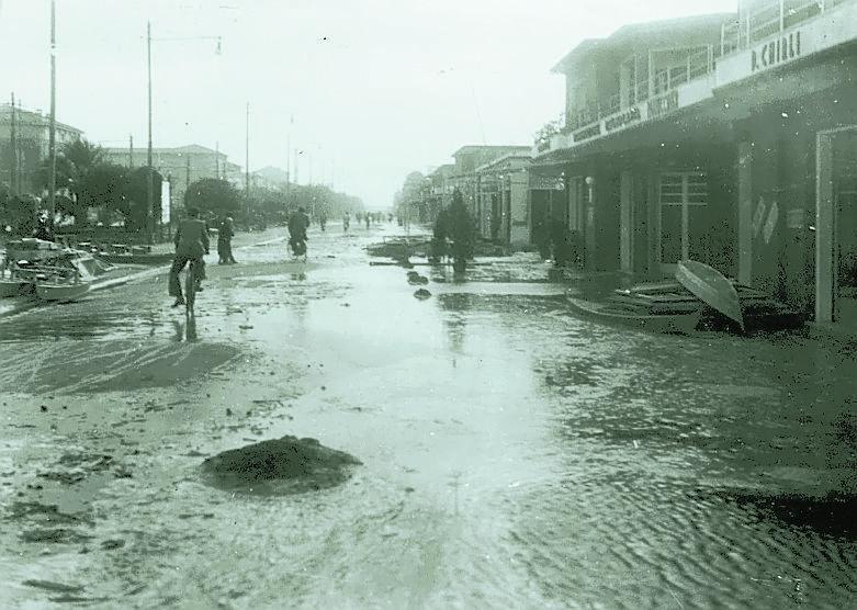 In edicola la foto storica della Passeggiata allagata 