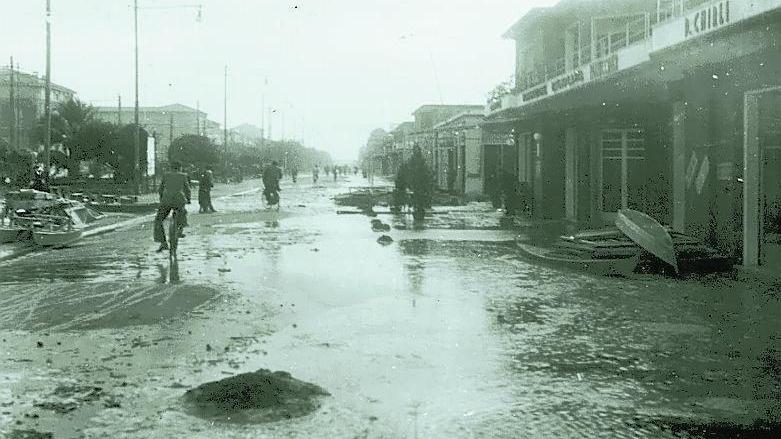 In edicola la foto storica della Passeggiata allagata