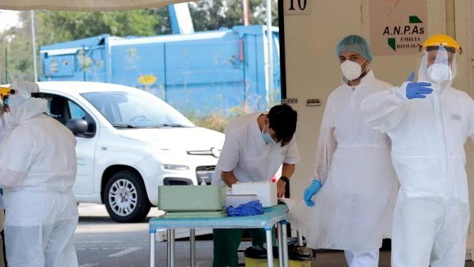 Modena. Cresce l’allerta per i rientri dall’estero: «Sì alle vacanze, ma attenzione massima»