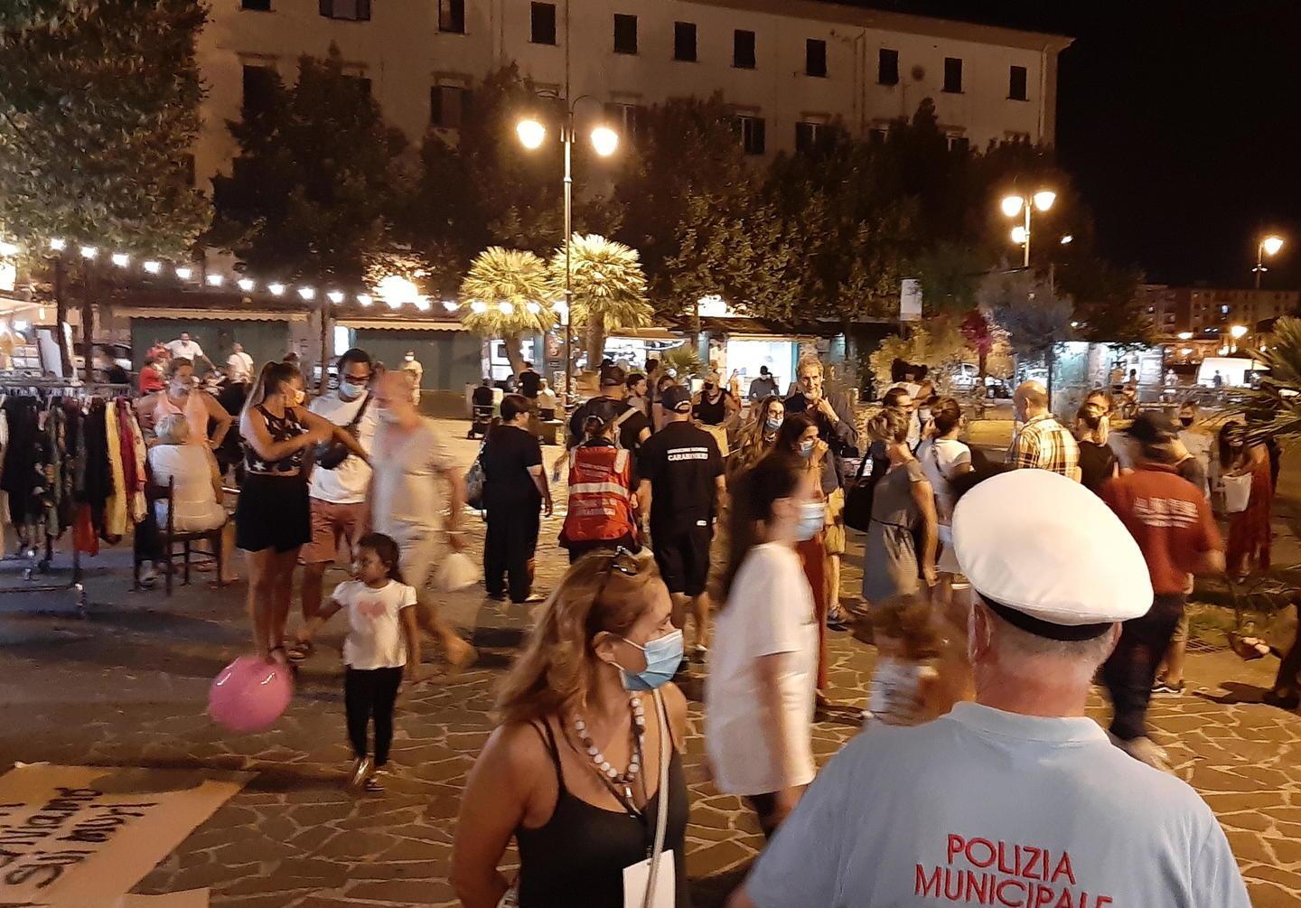 L’organizzazione è ok Poca la gente in giro ma è tutto esaurito negli spazi spettacolo