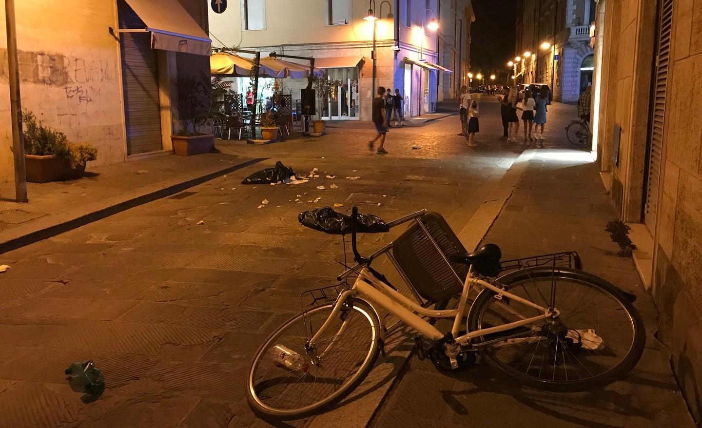 Rissa tra i passanti a Porta Nuova, un ferito: «Ci siamo dovuti rifugiare in un locale» 